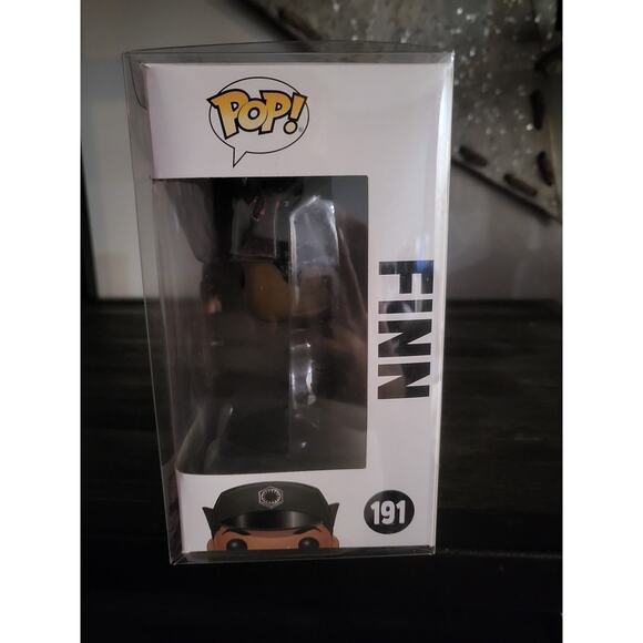 Funko Pop Star Wars VIII The Last Jedi #191 Finn Bobblehead In Protective Case - Picture 2 of 6